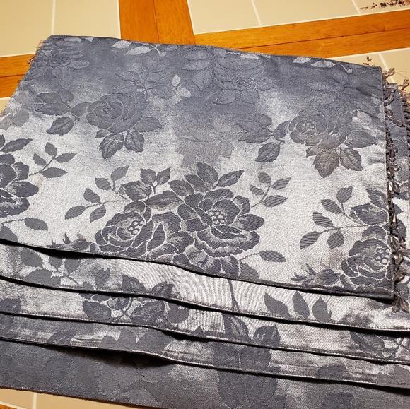 5 Beautiful  Placemats from Macy's - Picture 5 of 8